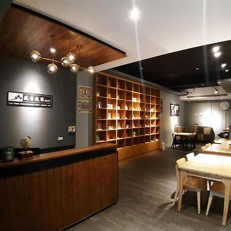 藏青民宿the Wind Guesthouse-Youth Inn Tainan Exterior photo