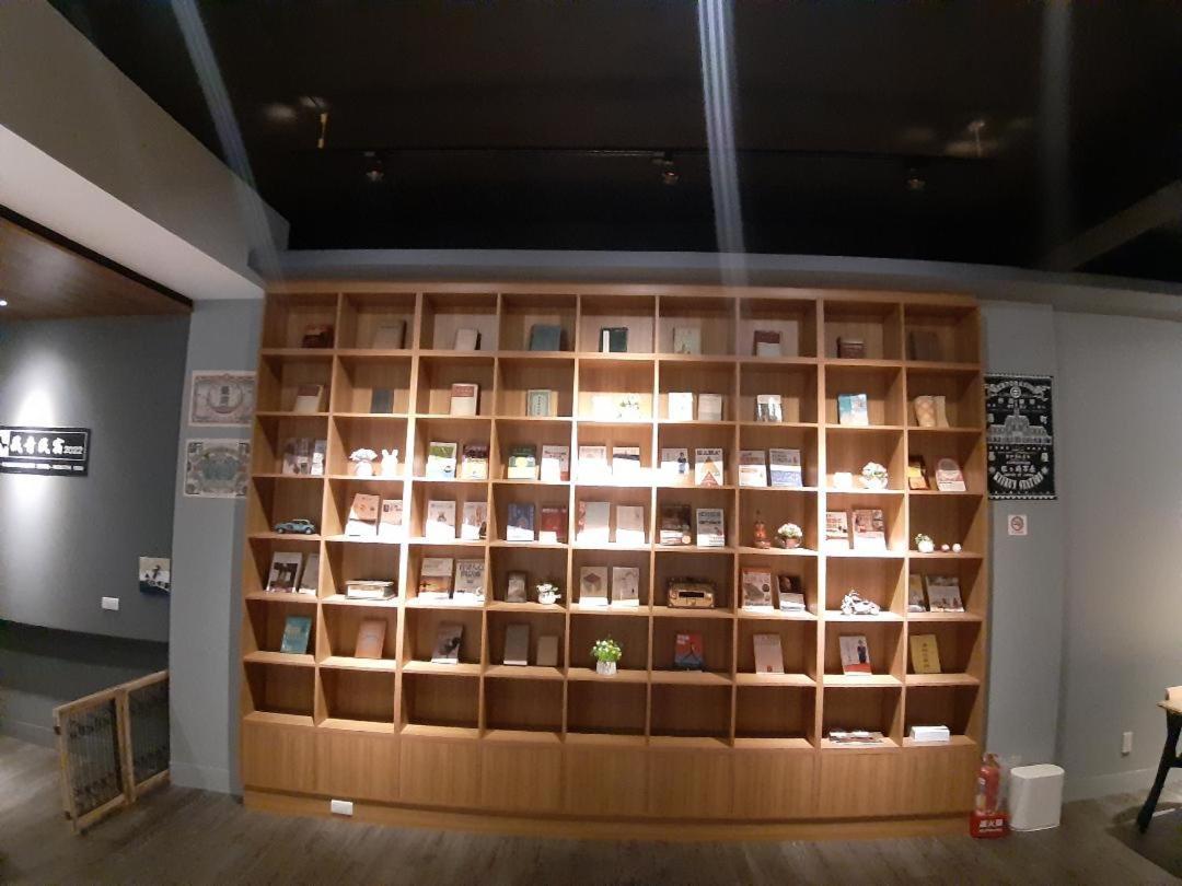 藏青民宿the Wind Guesthouse-Youth Inn Tainan Exterior photo