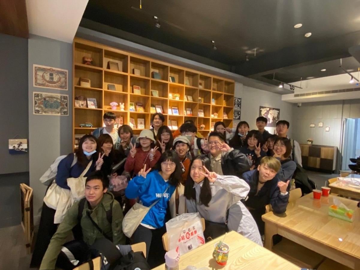 藏青民宿the Wind Guesthouse-Youth Inn Tainan Exterior photo